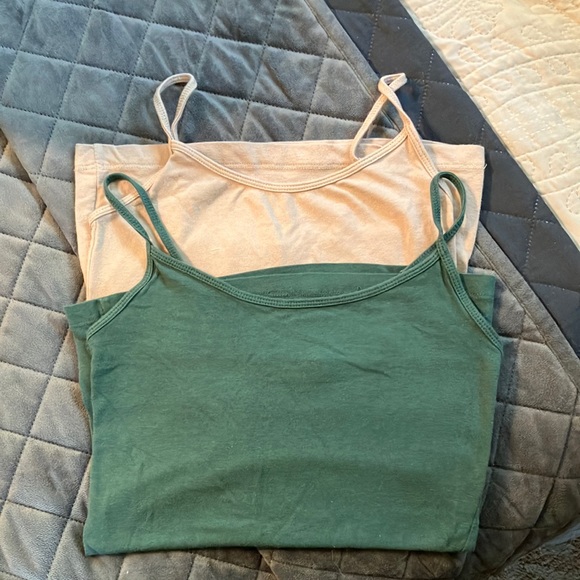 F21 tank bundle NWOT - Picture 1 of 6